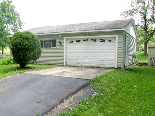 Property photo 2 - 2 Bedroom Home Auction - No Reserve